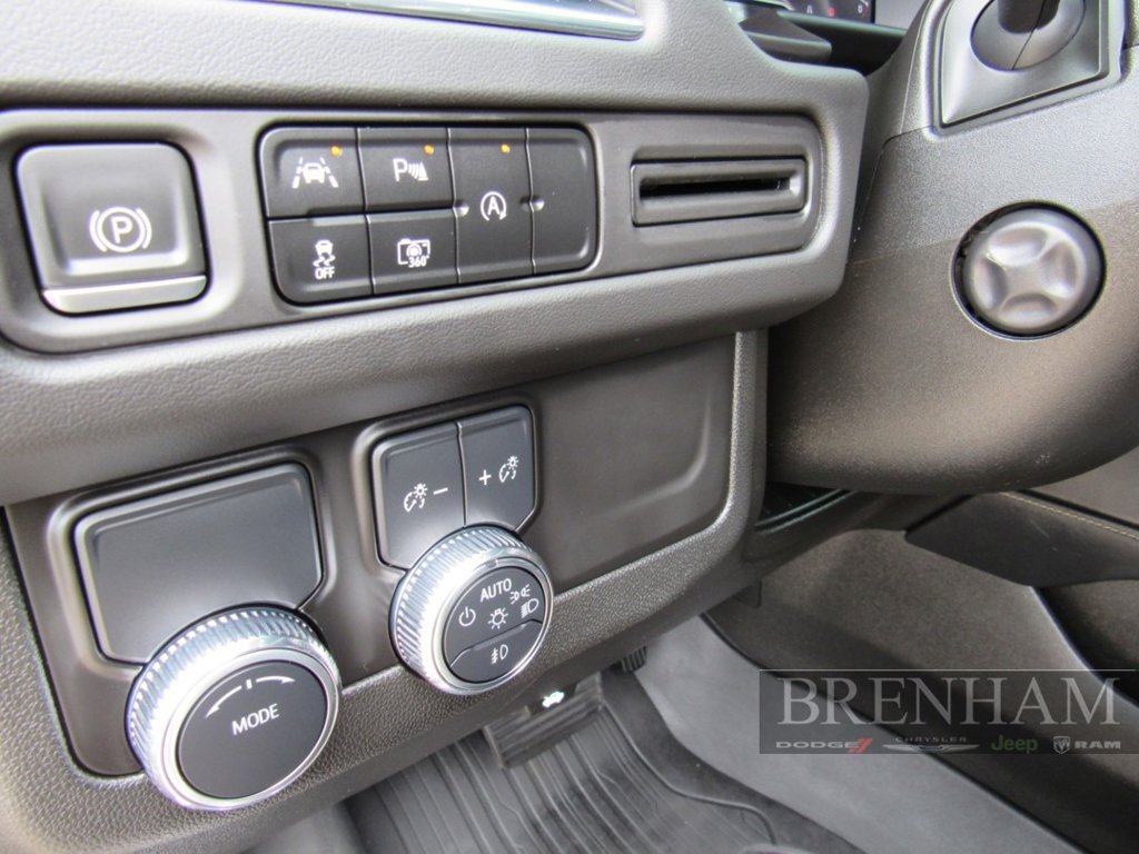 Used 2023 GMC Yukon XL SLT w/ SLT Luxury Package RWD image 16