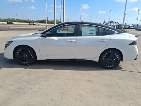 New 2026 Nissan Sentra SR w/ SR Premium Package FWD image 4
