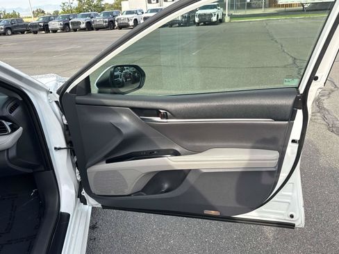 Used 2020 Toyota Camry XLE w/ Carpet Mat Package FWD image 19