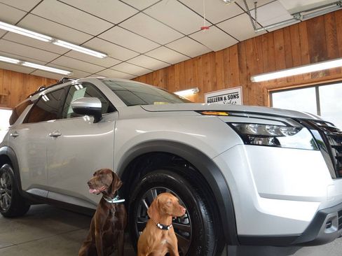 Used 2025 Nissan Pathfinder SV w/ SV Premium Package AWD/4WD image 2