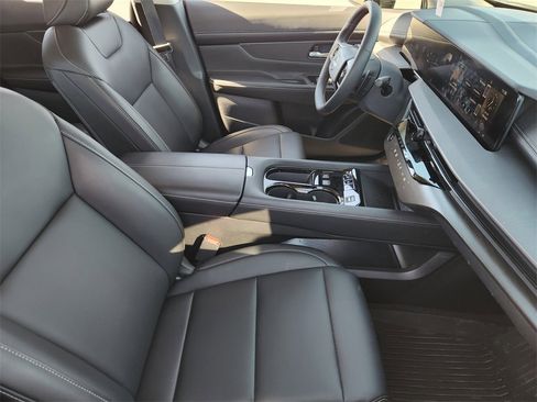 Used 2025 Nissan Murano SV image 10