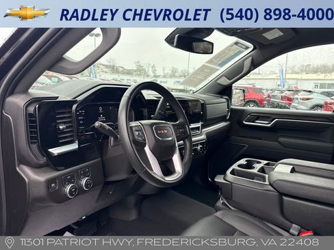 Certified 2025 GMC Sierra 1500 SLT image 4