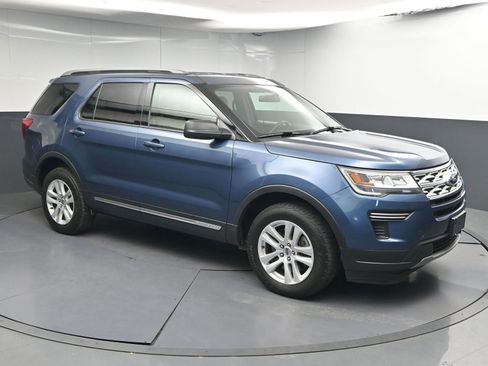 Used 2018 Ford Explorer XLT AWD/4WD image 1