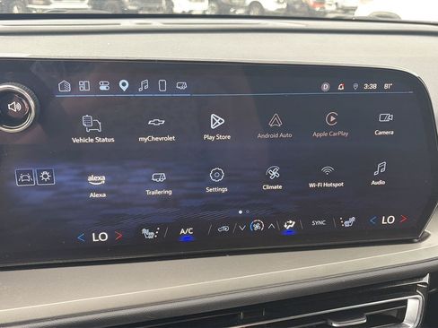 Used 2025 Chevrolet Traverse LT FWD image 28