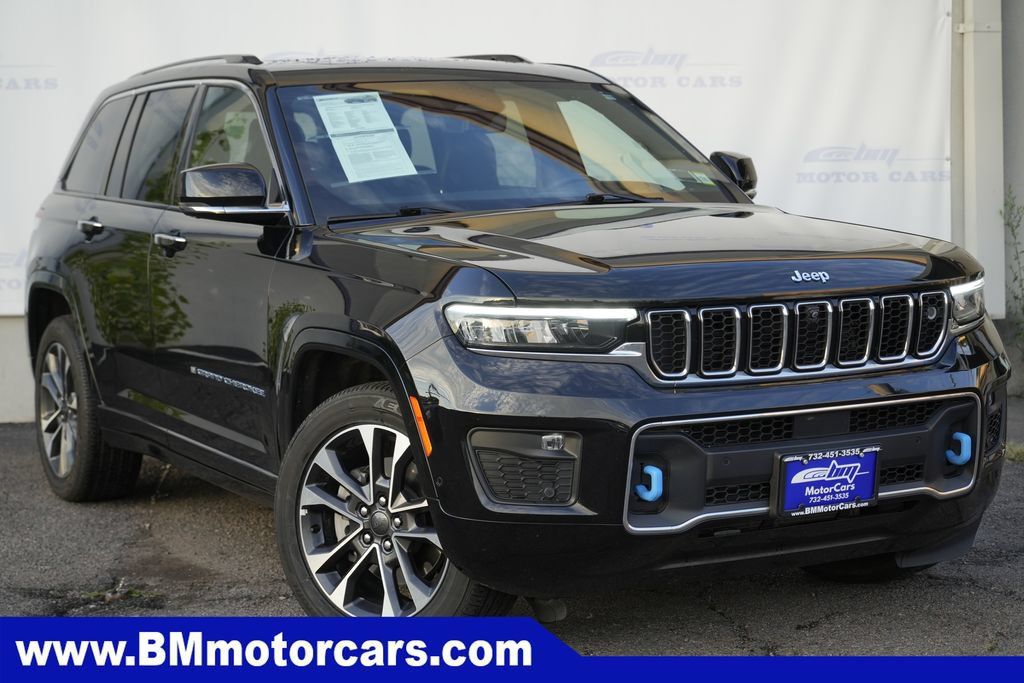 Used 2023 Jeep Grand Cherokee Overland w/ Advanced Protech Group III AWD/4WD image 1