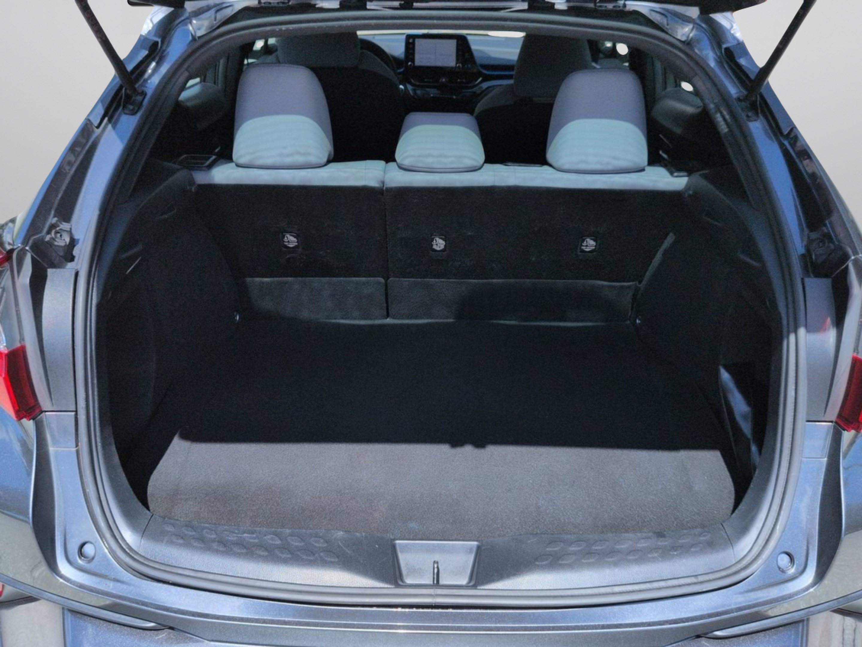 Used 2019 Toyota C-HR XLE FWD image 16