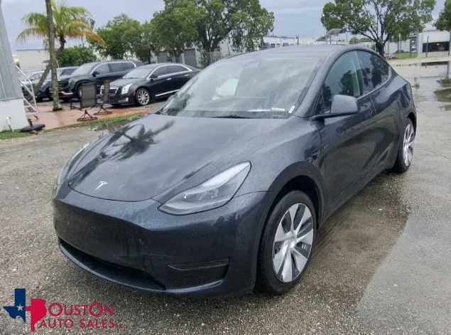 Used 2024 Tesla Model Y Long Range RWD image 1