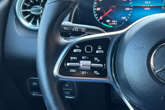 Used 2023 Mercedes-Benz EQB 300 4MATIC image 27