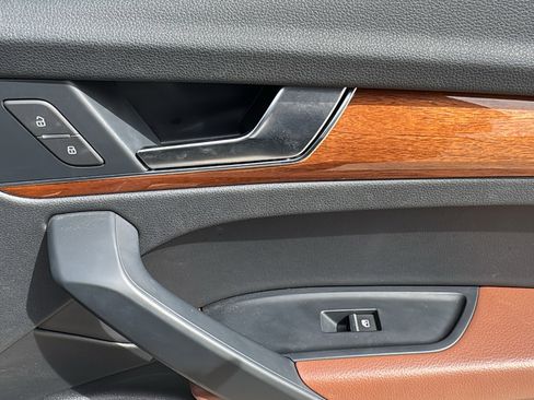 Used 2023 Audi Q5 2.0T Premium w/ Convenience Package image 31