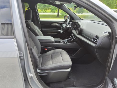 Used 2024 Chevrolet Traverse LS FWD image 27