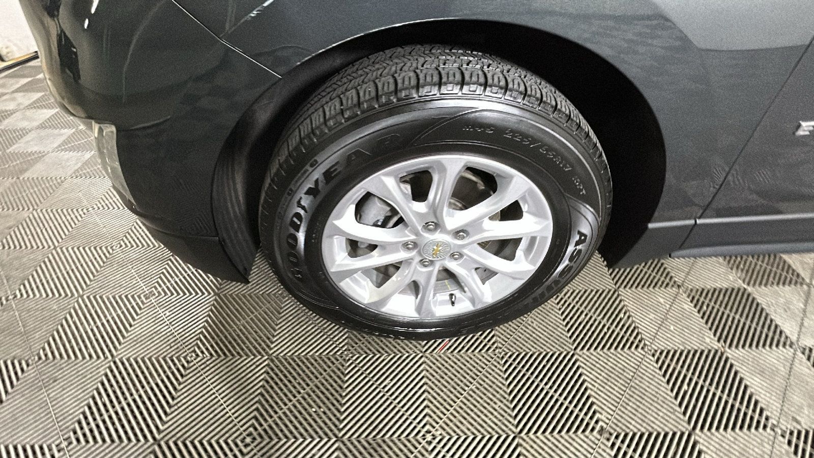 Used 2020 Chevrolet Equinox LT FWD image 11