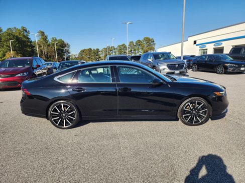 Certified 2023 Honda Accord Touring image 3