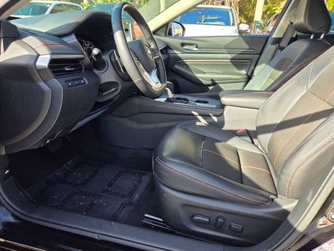 Used 2022 Nissan Altima 2.5 SR w/ Midnight Edition Package AWD/4WD image 9