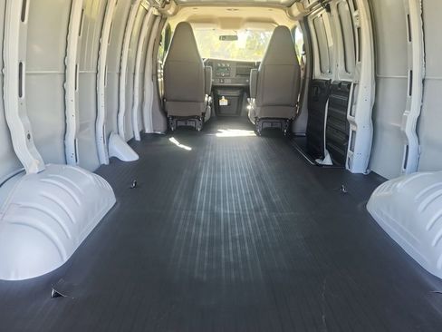 New 2025 GMC Savana 2500 Extended w/ Enhanced Convenience Package image 21