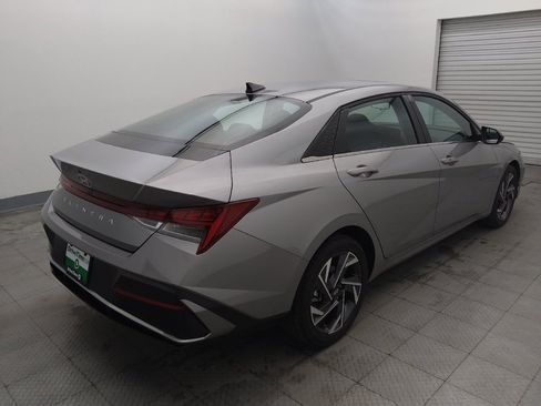 Used 2025 Hyundai Elantra SEL FWD image 9