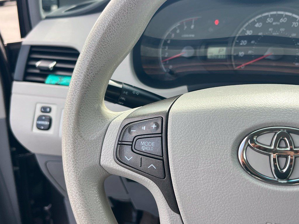 Used 2012 Toyota Sienna LE FWD image 19