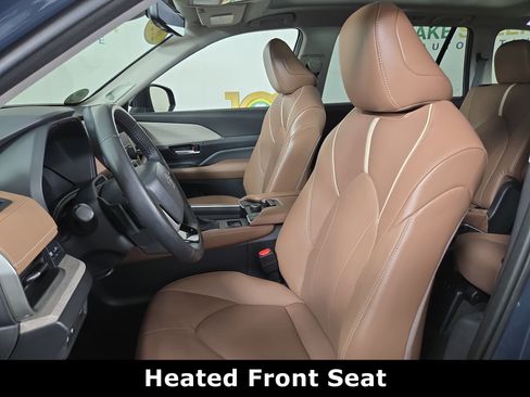 Used 2024 Toyota Grand Highlander AWD image 11