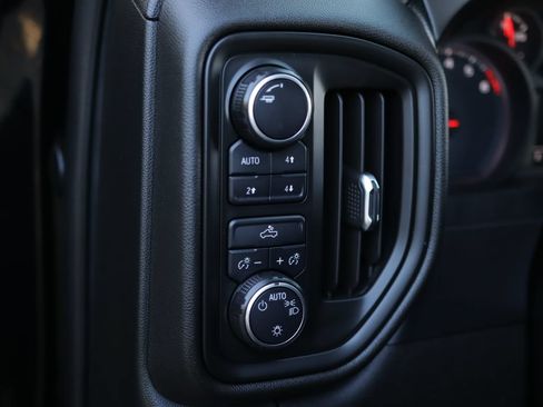 Used 2019 Chevrolet Silverado 1500 Custom Trail Boss w/ Custom Convenience Package AWD/4WD image 10