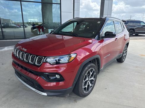 Used 2025 Jeep Compass Limited image 3