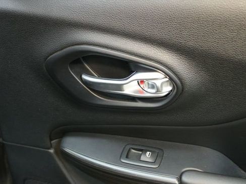 Used 2016 Jeep Cherokee Trailhawk w/ Cold Weather Group image 13