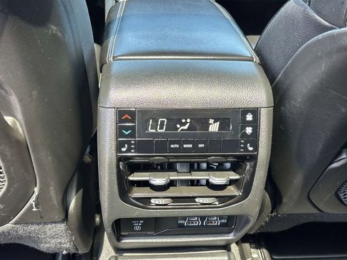 Used 2024 Jeep Grand Cherokee L Limited w/ Luxury Tech Group II image 14