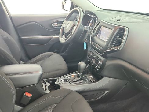 Used 2019 Jeep Cherokee Latitude w/ Popular Appearance Group image 18