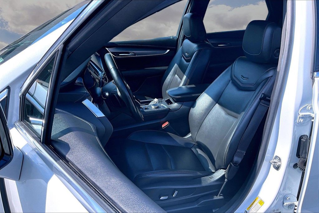 Certified 2024 Cadillac XT5 Luxury w/ LPO, Floor Liner Package AWD/4WD image 21