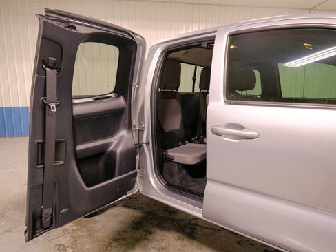 Used 2022 Toyota Tacoma SR w/ SR Convenience Package image 18