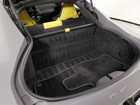 Used 2019 Aston Martin V8 Vantage Coupe RWD image 65