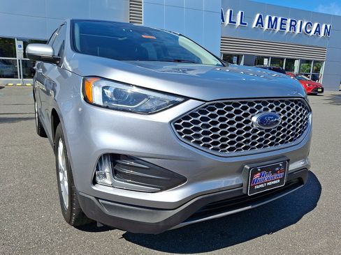 Certified 2023 Ford Edge SEL w/ Convenience Package image 2