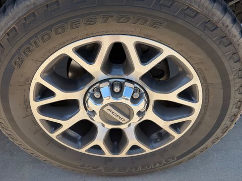 Used 2020 Ford F250 Lariat w/ Lariat Value Package AWD/4WD image 9