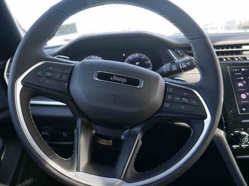 New 2025 Jeep Grand Cherokee Altitude image 34