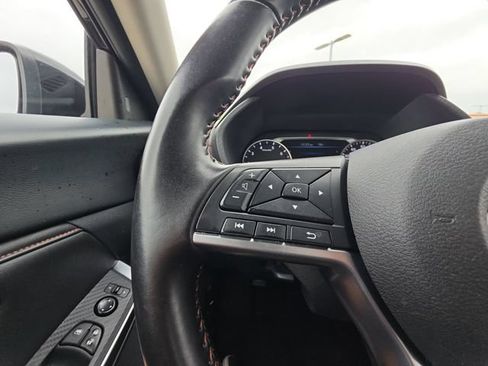 Used 2025 Nissan Sentra SR FWD image 11