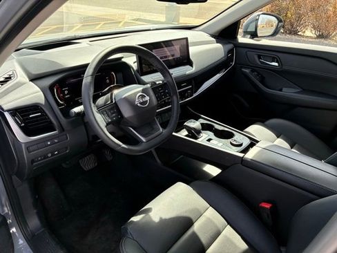 Certified 2025 Nissan Rogue SL w/ Tech Package AWD/4WD image 9