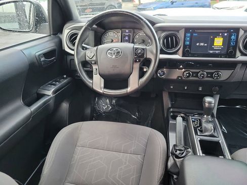 Used 2016 Toyota Tacoma TRD Sport w/ Towing Package image 9