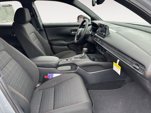 Used 2025 Honda HR-V Sport image 15
