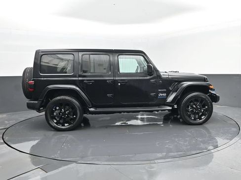 Used 2023 Jeep Wrangler Unlimited Sahara w/ Cold Weather Group AWD/4WD image 4