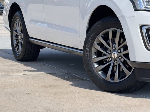 Used 2021 Ford Expedition Limited image 12