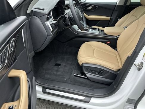 Used 2025 Audi Q8 Premium w/ Black Optic Package image 11