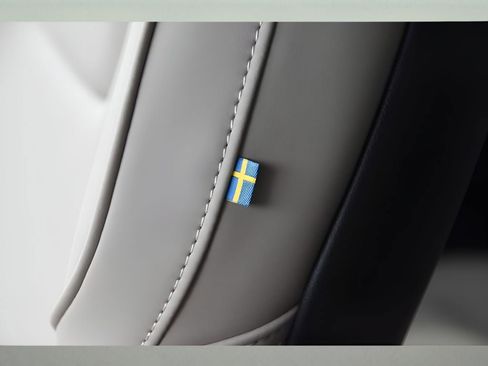 Certified 2026 Volvo XC60 B5 Core w/ Protection Package Premier image 40