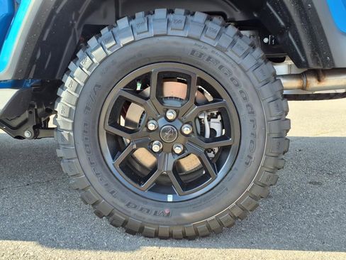 New 2025 Jeep Gladiator High Tide image 8