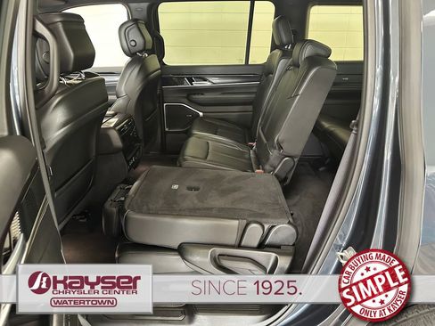 Used 2024 Jeep Wagoneer 4WD w/ Premium Group I image 38