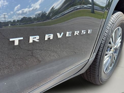 Used 2025 Chevrolet Traverse LT AWD/4WD image 37
