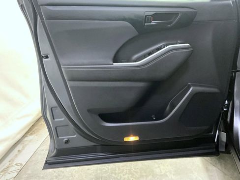 Used 2024 Toyota Highlander LE image 10