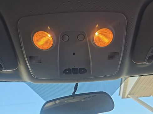 Used 2017 Chevrolet Traverse LT image 29