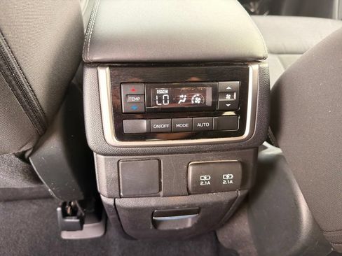 Used 2020 Subaru Ascent Premium w/ Convenience Package AWD/4WD image 32