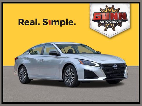 Used 2024 Nissan Altima 2.5 SV FWD image 1