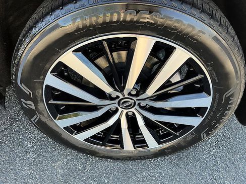 Certified 2024 Nissan Pathfinder Platinum w/ Cargo Package AWD/4WD image 9