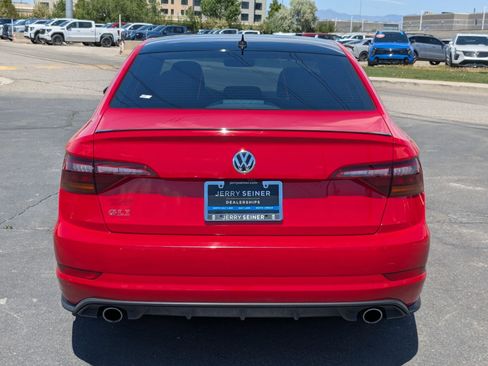 Used 2019 Volkswagen Jetta GLI FWD image 4