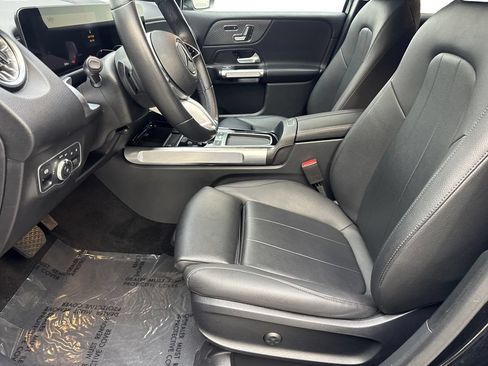 Used 2025 Mercedes-Benz GLB 250 4MATIC image 26